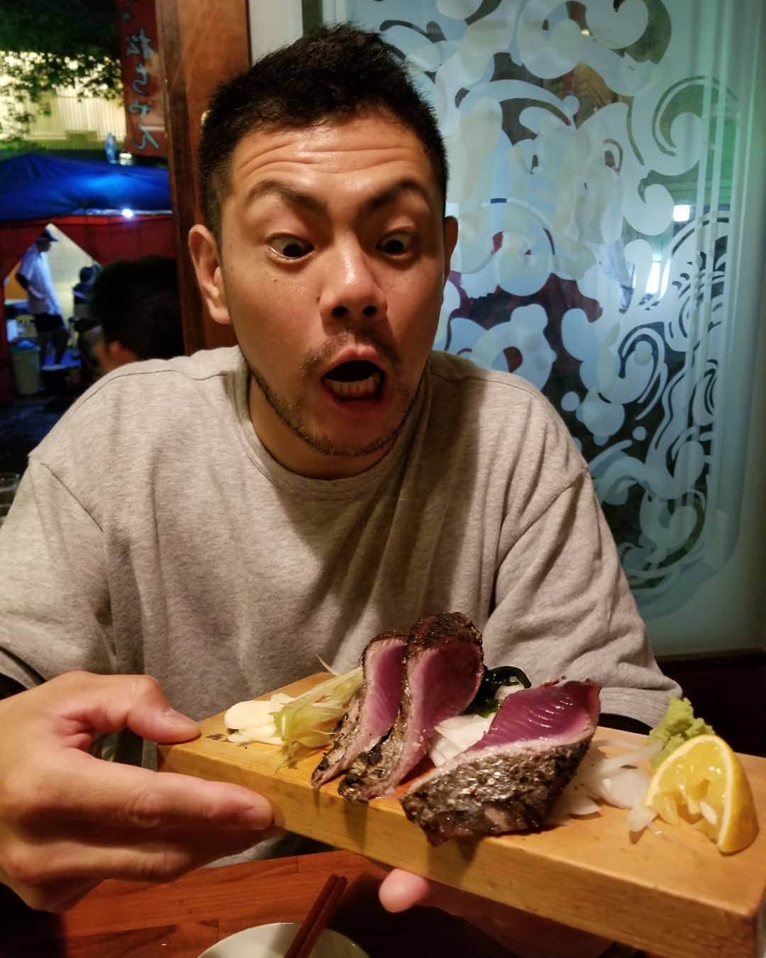太田芳伸さんのインスタグラム写真 - (太田芳伸Instagram)「赤ちゃんを授かりました❤️ 子供が好きすぎてここまできました。 末期です、末期太田です。お母さん。  そんなことより 高知県の皆さんありがとうございました🎵 満喫いたしました✨  佐◯くんと高知の鰹堪能したええ夜でした。 全ての料理が美味しい🎵美味しい🎵 ◯藤くんも喜んでおりました✨  10年以上ぶりに高校の親友にも出会えて ええ夜になりました‼️ また高知県絶対来ます✨」5月24日 23時08分 - yoshinobuota