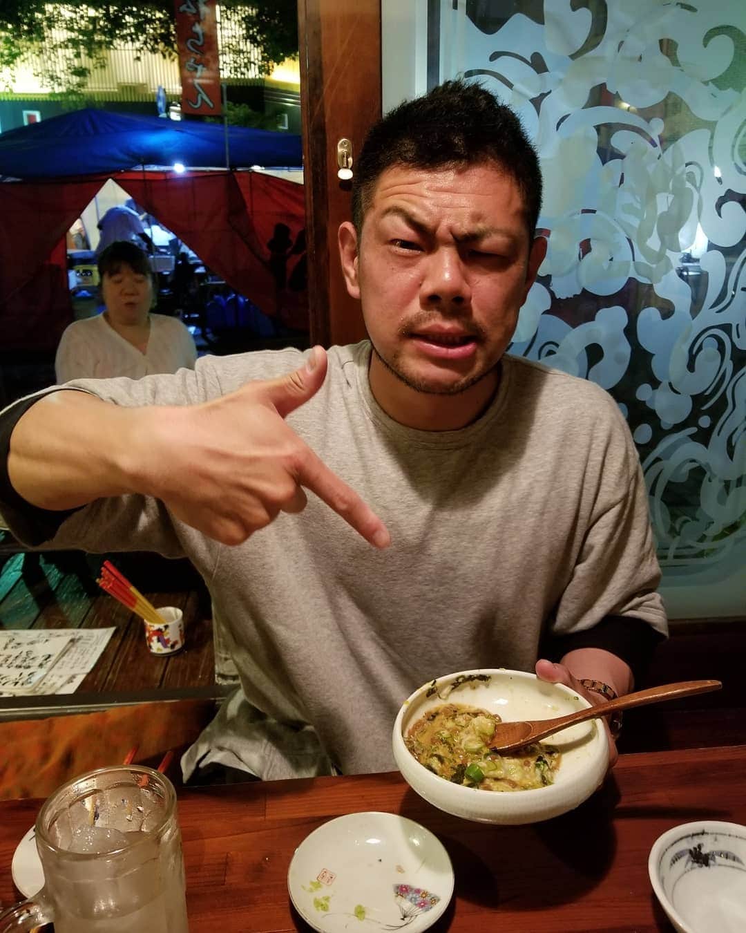 太田芳伸さんのインスタグラム写真 - (太田芳伸Instagram)「赤ちゃんを授かりました❤️ 子供が好きすぎてここまできました。 末期です、末期太田です。お母さん。  そんなことより 高知県の皆さんありがとうございました🎵 満喫いたしました✨  佐◯くんと高知の鰹堪能したええ夜でした。 全ての料理が美味しい🎵美味しい🎵 ◯藤くんも喜んでおりました✨  10年以上ぶりに高校の親友にも出会えて ええ夜になりました‼️ また高知県絶対来ます✨」5月24日 23時08分 - yoshinobuota