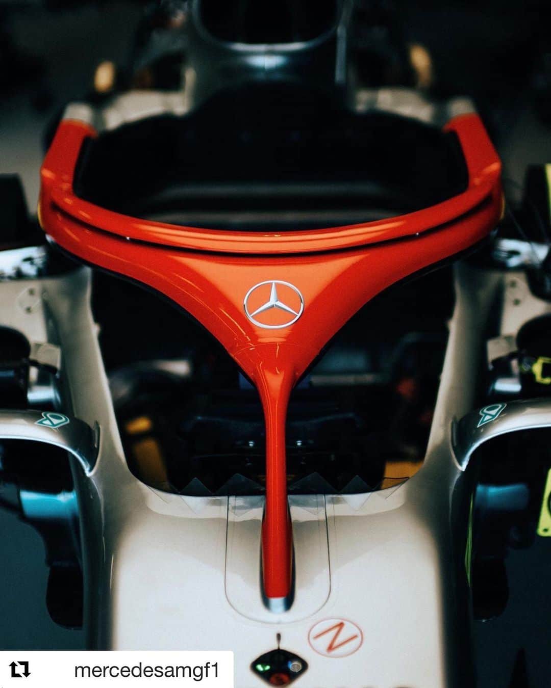 F1さんのインスタグラム写真 - (F1Instagram)「The Silver Arrows will be sporting a special halo in Monaco this weekend in memory of Niki Lauda 👀 .  #Repost @mercedesamgf1 🔴 Danke Niki ‬」5月24日 23時19分 - f1