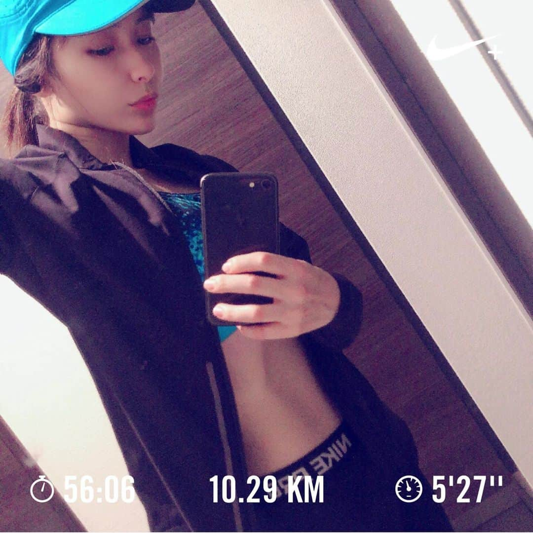 ヒガリノさんのインスタグラム写真 - (ヒガリノInstagram)「__ . Today's Run !!!! 10.29km DONE 🏃‍♀️ . 新しいランシュー狙ってるけど なにがおすすめかなあ？？？ . #ランニング #ランニング女子 #ランニングスタイル  #ハシリマスタグラム #ランスタグラム #ナイキプラス #igランナーズ #ランニング記録 #ラン記録 #ワークアウト #走るひと #比嘉梨乃 #ハシリノヒガリノ #running #runstagram #nike #nikewear #workout #bose #wirelessearphones #eveningrun #run」5月24日 23時15分 - __higarino__