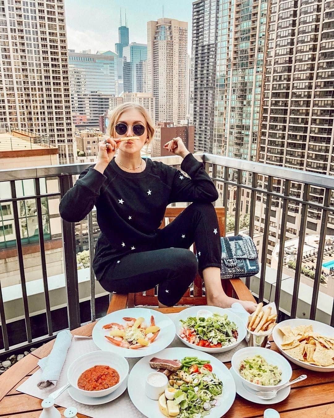 The Peninsula Hotelsさんのインスタグラム写真 - (The Peninsula HotelsInstagram)「The Spa Terrace at @thepeninsulachi is the perfect spot to spend your long weekend! Thanks for the fun capture of @alialistone, @hauteandhungry. #penmoments . . . . . . . #peninsulahotels #luxuryhotels #luxuryhotelexperience #luxurytravel #travel #beautifuldestinations #welltraveled #traveldiaries #jetset #jetsetter #hotel #hotellife」5月24日 23時26分 - peninsulahotels