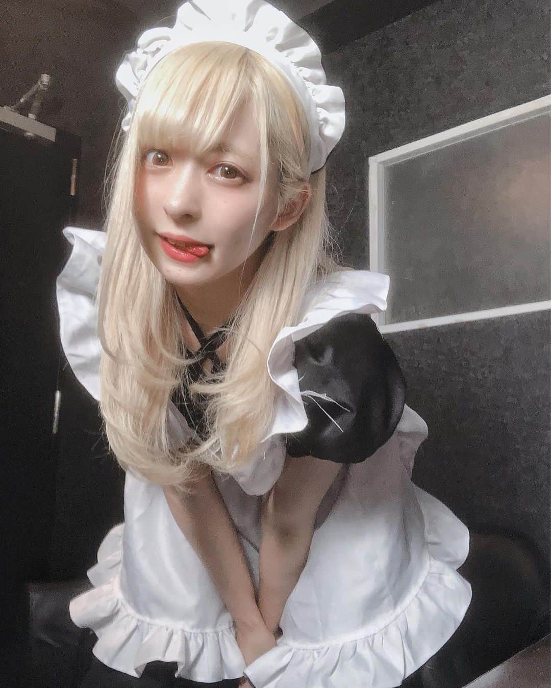 のインスタグラム：「何なりとお申し付けください  #メイド」