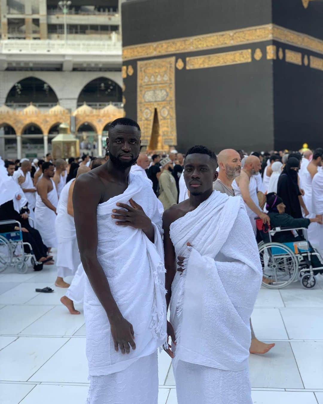 シェイフ・クヤテのインスタグラム：「Jummah Mubarak la famille. #Alhamdoulilaforeverything🙌🏿🙌🏿🙌🏿」