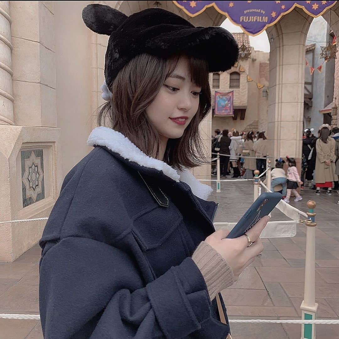 前田亜美のインスタグラム：「. . ぷぷぷ。. . . #舞台終わったら #ディズニー行きたいなぁ  #冬服着てる」