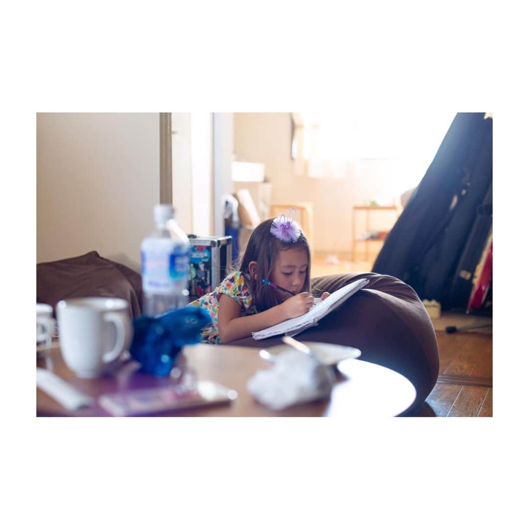 壺坂恵さんのインスタグラム写真 - (壺坂恵Instagram)「ハセがアボカドの皮のこと 「箱」って言い出して 皮の概念について考えた みんなずっと幸せでいてほしい #同級生」5月24日 23時36分 - meg_tsubosaka