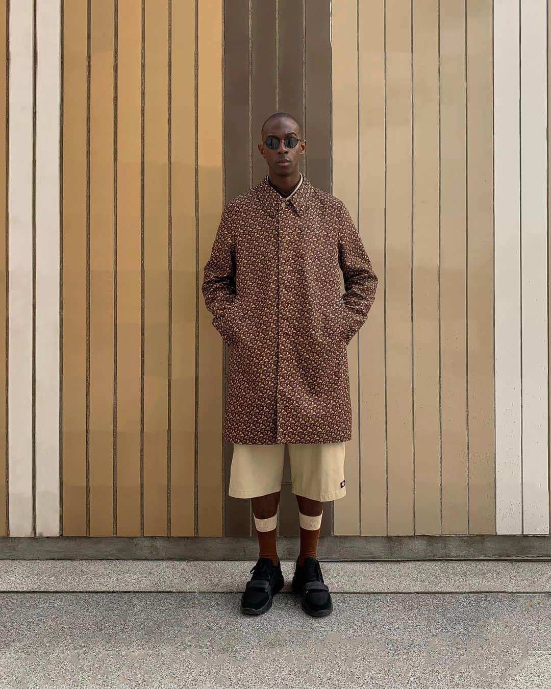 Burberryさんのインスタグラム写真 - (BurberryInstagram)「@ndjolijean builds a modern wardrobe of Burberry beige, complete with the Monogram print car coat . Shop the Monogram collection now . #InBurberry #ThomasBurberryMonogram #TBRT #BurberryGeneration」5月24日 23時36分 - burberry