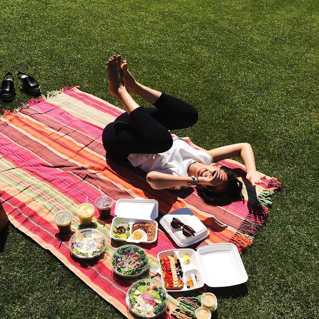 梨衣名さんのインスタグラム写真 - (梨衣名Instagram)「ピックニックとは、野生に戻る事」5月24日 23時28分 - leena3.1415926