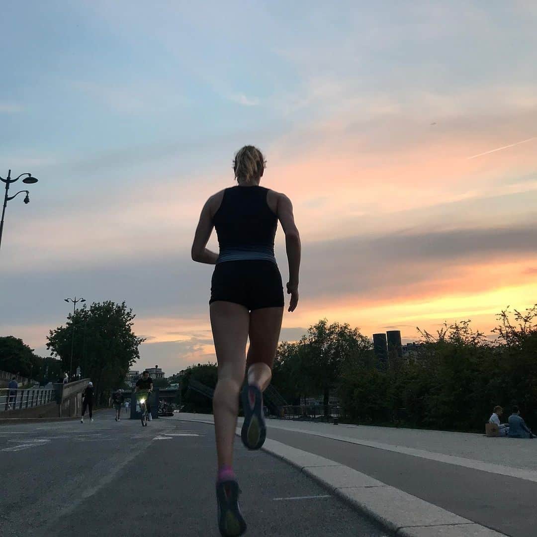 マリー・ギャヨさんのインスタグラム写真 - (マリー・ギャヨInstagram)「Embrace the next steps #Tomorrow #Sunset #Run #Challenge #Paris #Sport 📸 @theo_larrousse」5月24日 23時42分 - marie.gayot