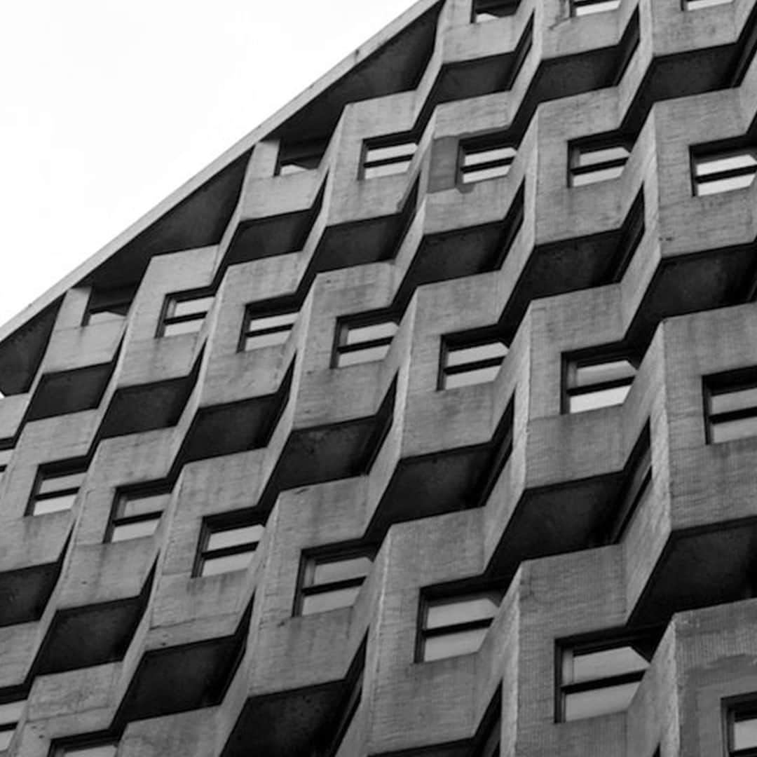 フィオレンティーニベーカーさんのインスタグラム写真 - (フィオレンティーニベーカーInstagram)「Admiring the geometry.  #FBLoves #Brutalism #BrutalistArchitecture」5月25日 0時01分 - fiorentinibaker