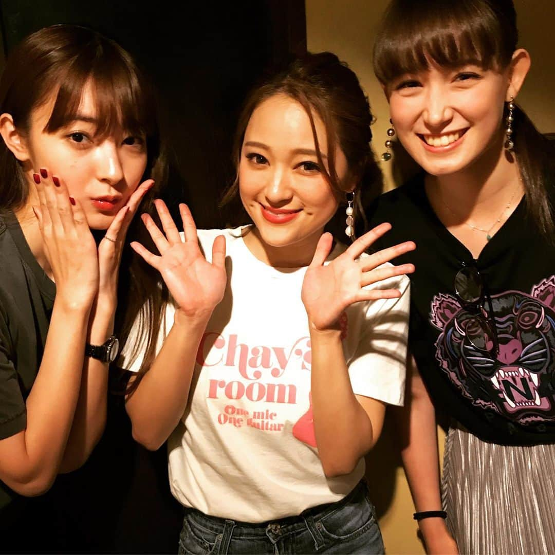 CanCamさんのインスタグラム写真 - (CanCamInstagram)「今夜はまいまいのLIVE、chay's room vol.12でした✨✨トラちゃん&まゆしーも心が温まったぁ♡癒されたぁ♡とご満悦☺️ この夏はまいまいの楽しみなプロジェクトも進行中🤫なのでお楽しみに❣️ まいまい、ステキな時間をありがとう♡♡おつかれさまでした❣️ #chay #chaysroom #まいまい #宮本茉由 #トラちゃん #cancam」5月25日 0時02分 - cancam_official