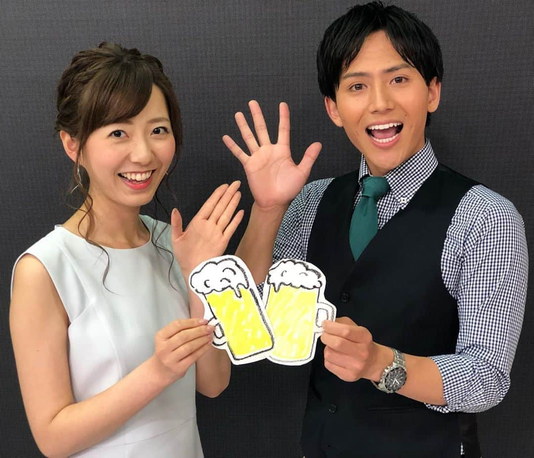 フジテレビ「THE NEWS α」さんのインスタグラム写真 - (フジテレビ「THE NEWS α」Instagram)「真夏日続出の非常に暑い1日でしたね！ ビアガーデンではすでに予約が殺到しているらしいですよ！  手作りビールで乾杯🍻  #livenewsα#ライブニュースα#フジテレビ#fujitv#ニュース#三田友梨佳#内田嶺衣奈#内野泰輔#鈴木唯#安宅晃樹#今湊敬樹」5月24日 23時56分 - news_alpha