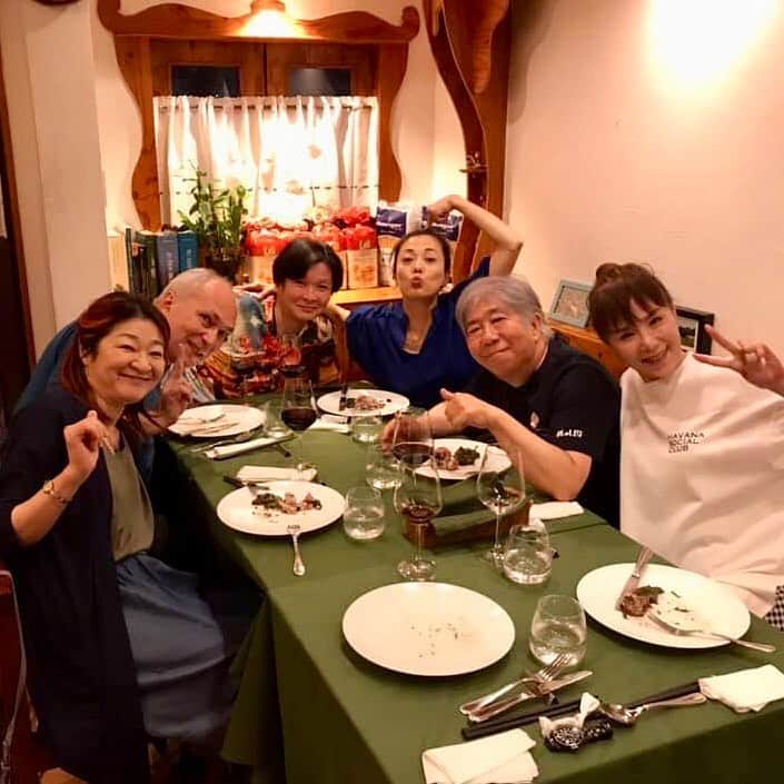 池田有希子のインスタグラム：「今晩は未唯mieさん、鈴木則行さん、高橋香織さん、仙波清彦師匠にモーリーも加えて、黒〜い悪巧みな美味しい時間を過ごしました！なんなのこのやばカッコいい大人たちはっっ！！破壊&創造！！！ #はにわオールスターズ」