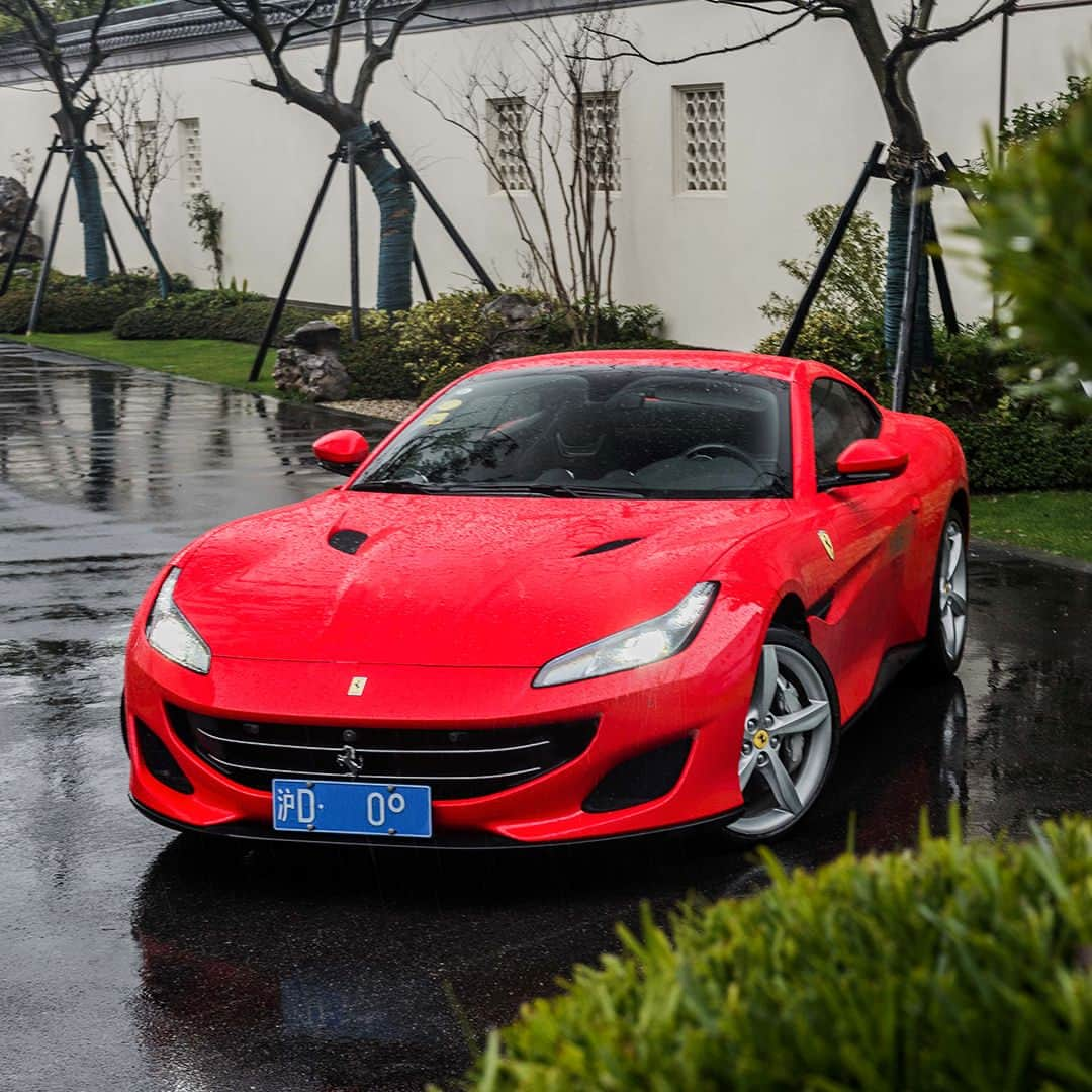 フェラーリさんのインスタグラム写真 - (フェラーリInstagram)「Arrive in style with the #FerrariPortofino’s versatile and vibrant forms. #Ferrari #DreamCar」5月25日 0時01分 - ferrari