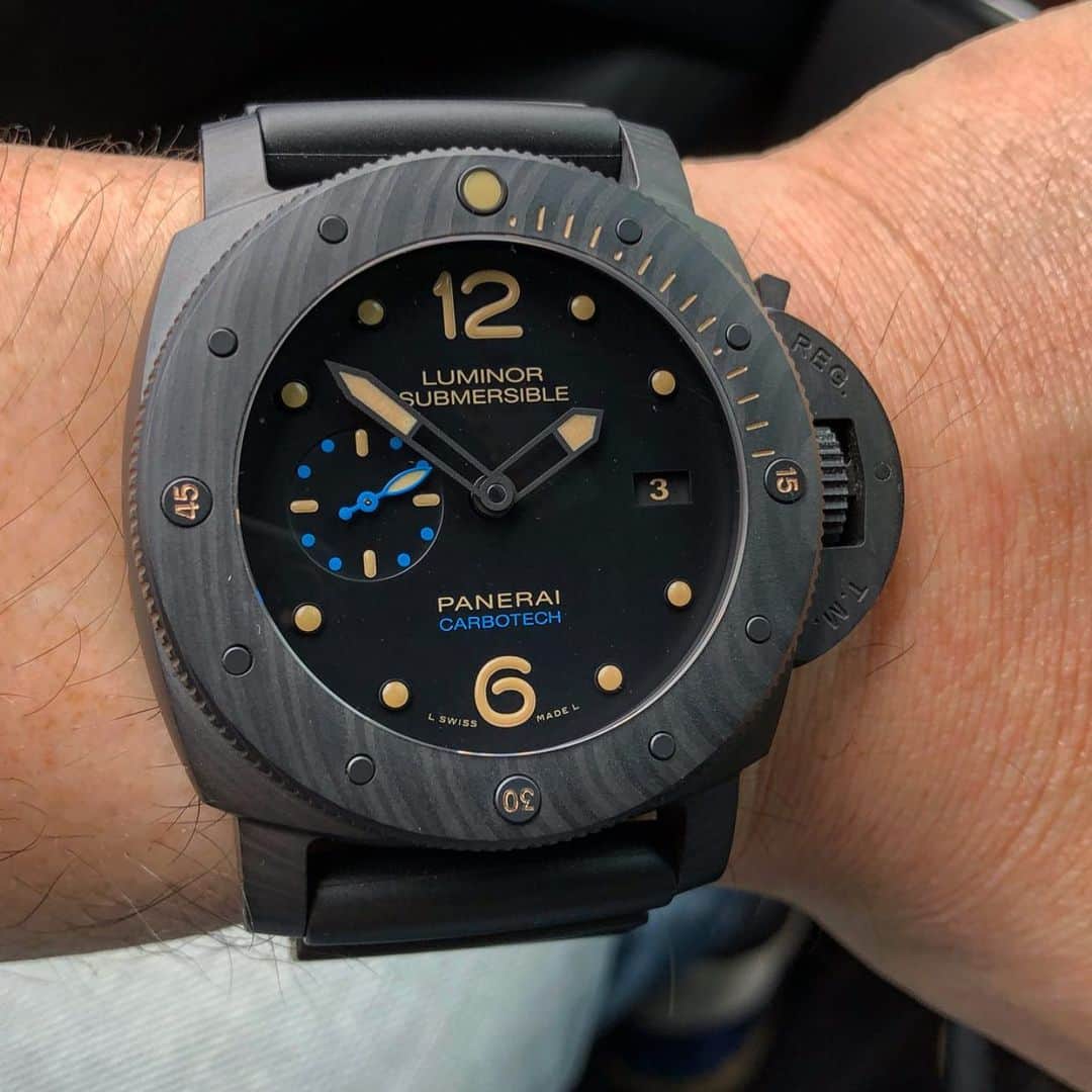 パネライのインスタグラム：「The OG “Carbotech”. The one that started them all, the #Panerai #PAM616 47mm Submersible. Pic by @watchcollector.kr #paneraicentral」