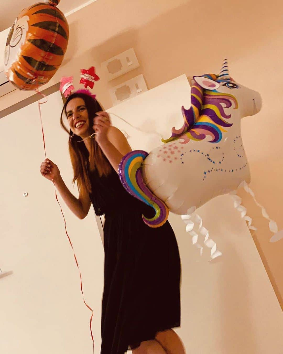 ヴァレンティーナ・マルケイさんのインスタグラム写真 - (ヴァレンティーナ・マルケイInstagram)「33 🎂 Focaccine, unicorni e amici del cuore🎈♥️ I am a lucky girl🦄 Grazie, Grazie, Grazie ✨💙 #felicecosi #backinthegame #newbeginnings  The Universe knows you are ready by your vibration 🦄 33❣️ Thank you, Merci, Danke, Grazie 🙏🏻🎈 #bringit #wonderVal」5月25日 0時11分 - valemarchei14