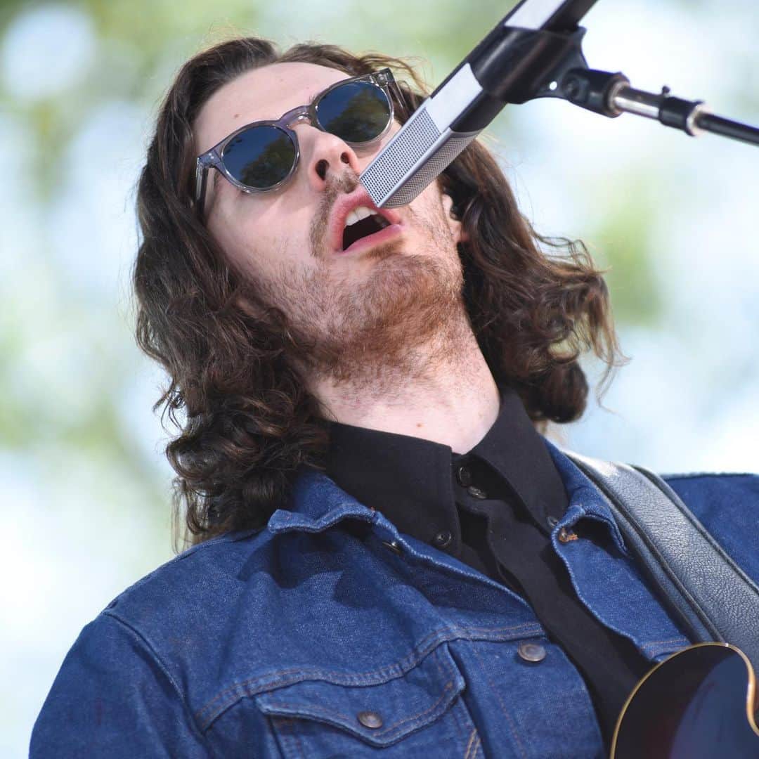 Good Morning Americaさんのインスタグラム写真 - (Good Morning AmericaInstagram)「@hozier seriously blessing our eardrums this morning 😊 #HozierOnGMA」5月25日 0時03分 - goodmorningamerica