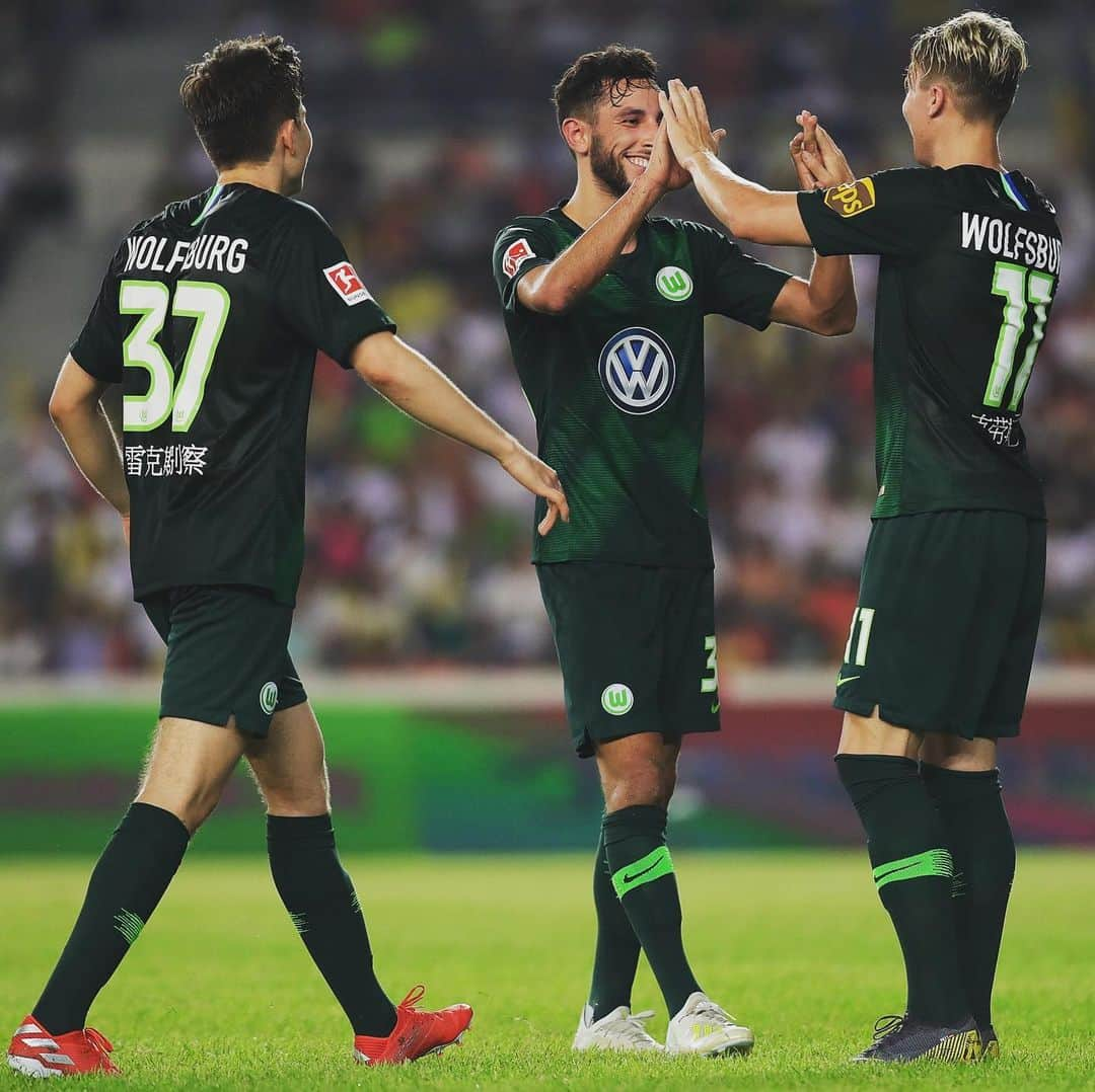 VfLヴォルフスブルクさんのインスタグラム写真 - (VfLヴォルフスブルクInstagram)「Gut gemacht, Jungs! 🔥 #wobsge #vflwolfsburg #arbeitfussballleidenschaft #immernurdu #testspiel #foshan」5月25日 0時06分 - vfl.wolfsburg