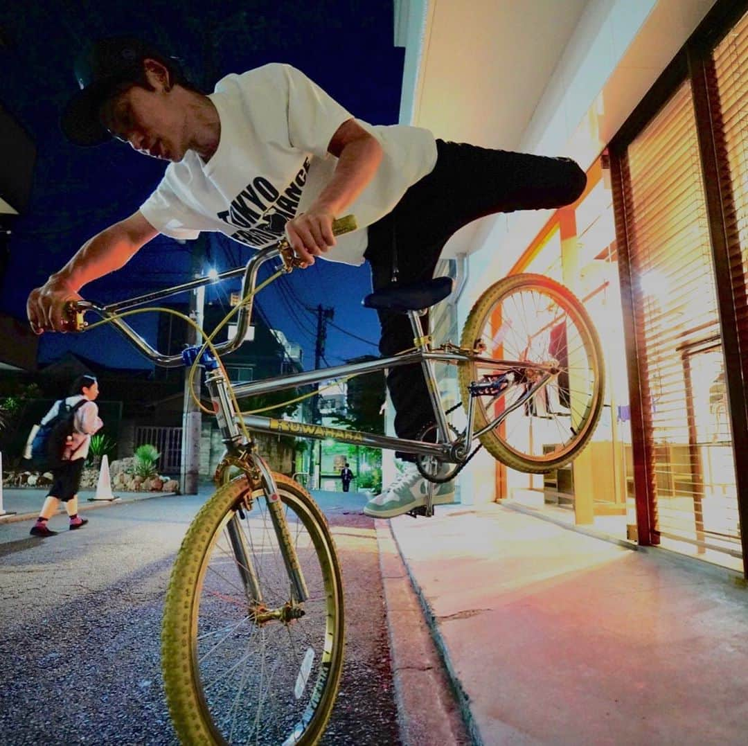 TAKUYA∞さんのインスタグラム写真 - (TAKUYA∞Instagram)「🚲 明日はフェス！  #UVERworld #TAKUYA∞ #癖強インスタ映え #これもウォーミングアップ #真似すんな #俺たち #東京パフォーマンスクラブ #TPC」5月25日 0時14分 - takuya_world_official