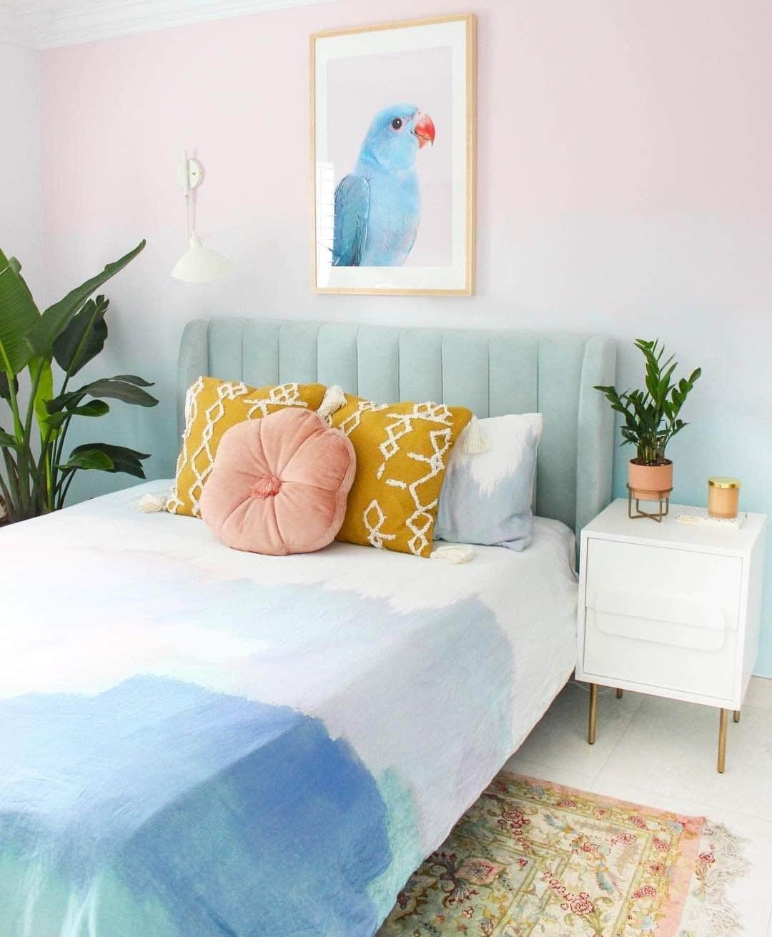 west elmさんのインスタグラム写真 - (west elmInstagram)「We're crushing hard on those pastels! Our Abstract Landscape Duvet + Gemini Nightstand are right at home in this bedroom from @adoseofadry, PLUS, they're both @fairtradecertified!! 😍 Learn more about #fairtrade with the link in bio. 👆 #fairtradeusa #fairtradedecor #ombrewalls #ombrediy #pastels #pastellove #pastelbedroom #summebedroom #colorize #colorcrush #colorpop」5月25日 0時17分 - westelm