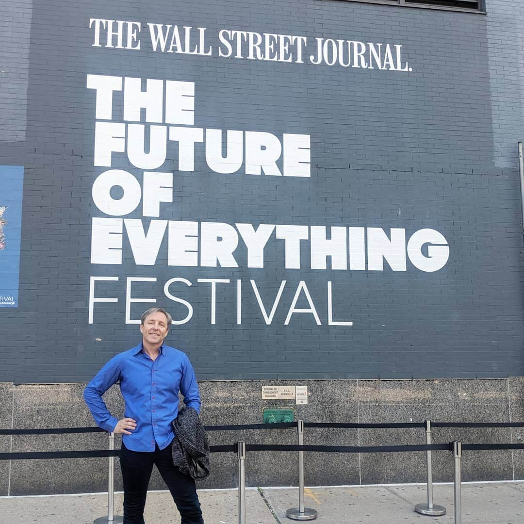 デイヴ・アスプリーさんのインスタグラム写真 - (デイヴ・アスプリーInstagram)「An incredible trip to #nyc once again. It's like a high energy dome you get thrown into - always super cool to drop in. Had a really awesome time at all the platforms and meetings I was able to be with. Thanks to the entire @bulletproof team and our partners for making it happen and getting our message out to you! We are upgrading the planet. Did you happen to see my @wsj #FutureofEverything fireside chat? If not it is HIGHLY recommended. When you do make sure to tag me with your comments and we should start the conversation based on your take aways. Ready? #GetUpgraded #BeBulletproof」5月25日 5時49分 - dave.asprey