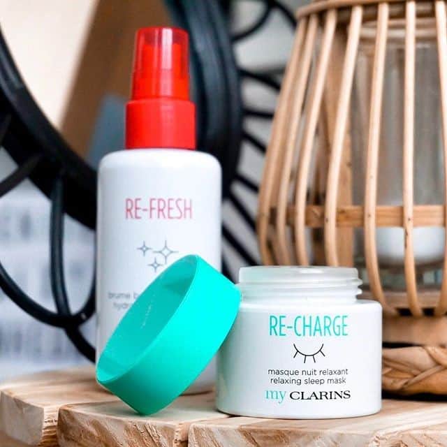 Clarins Franceさんのインスタグラム写真 - (Clarins FranceInstagram)「Comme @thirtyjuly.elow dites bye bye aux toxines accumulées pendant la journée avec notre masque RE-CHARGE ! 🌿 . #clarins #myclarins #greenbeauty #skincare #naturalskincare #sephoralovesmyclarins」5月25日 0時31分 - clarinsfr