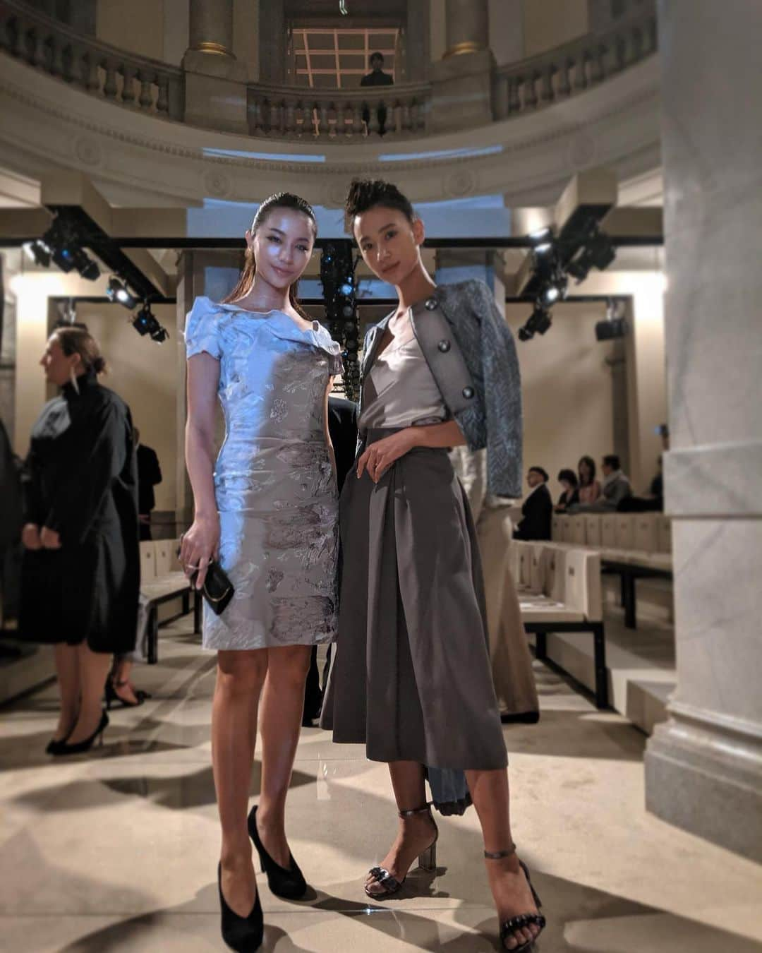 高橋メアリージュンさんのインスタグラム写真 - (高橋メアリージュンInstagram)「really appreciate inviting us. #giorgioarmami show @armani #高橋姉妹 @maryjuntakahashi」5月25日 0時36分 - maryjuntakahashi