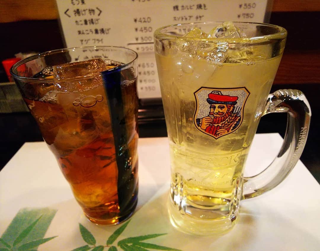 みながわゆみさんのインスタグラム写真 - (みながわゆみInstagram)「#居酒屋 #夜明 #居酒屋夜明 #米沢市 #おいしい #お通し #まぐろ #たけのこと牛肉の煮物 #ハイボール #烏龍茶 #おっとと二人で #わらび #一本漬け #わらびの一本漬け」5月25日 0時43分 - nama.09.19