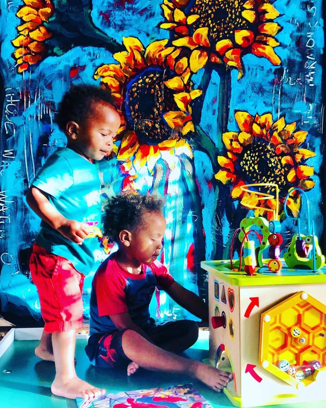 ロックモンド・ダンバーのインスタグラム：「Good Morning Friday! #myeverything」