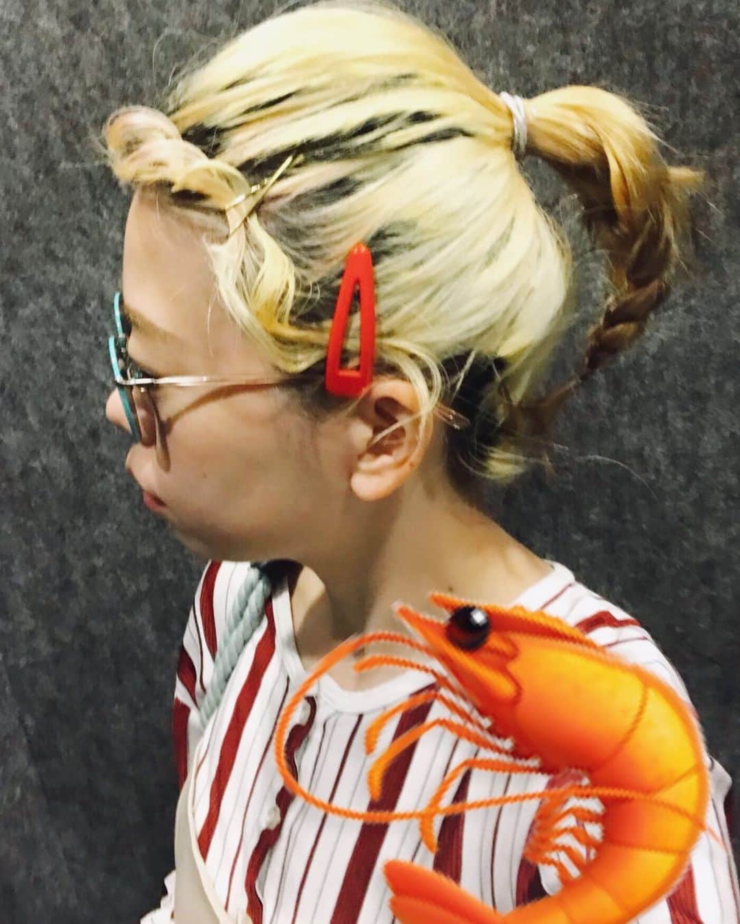 蓮沼千紘さんのインスタグラム写真 - (蓮沼千紘Instagram)「エビは頭疲れるので長い時間はしていられない。🦐どっちかというと色的には🍤？？ . . #hairarrange #hairstyling #hair」5月25日 0時47分 - knitchihiro