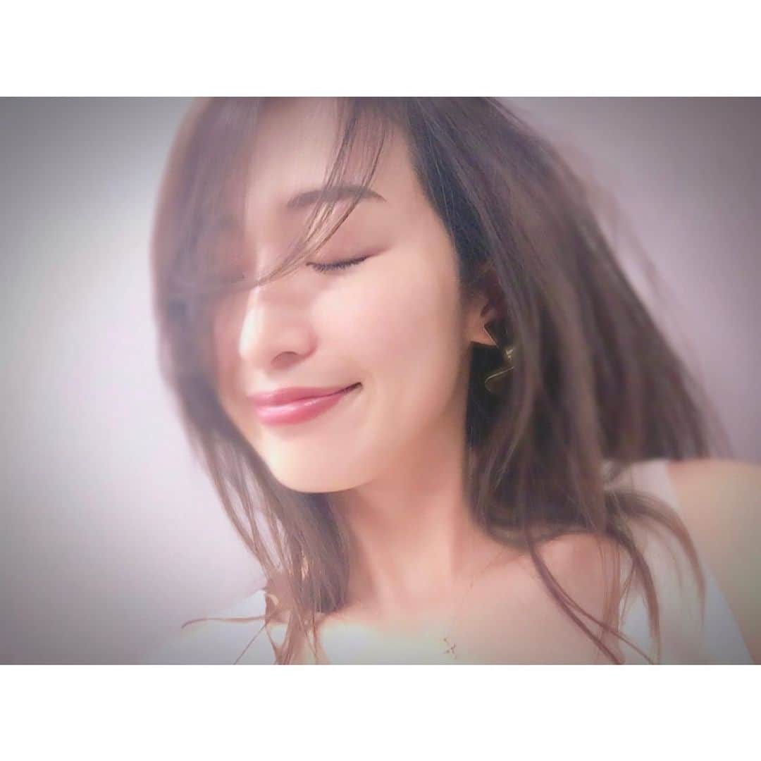 上野なつひのインスタグラム：「今日もおつかれぇー ◟́◞̀✧︎*。 稽古もあと数日！駆け抜けるぞ！ いい香りに包まれて癒されてぐっすり寝て明日もいい日になりますように…◟̆◞̆*うふ #お肌ツルツルさん目指してます」