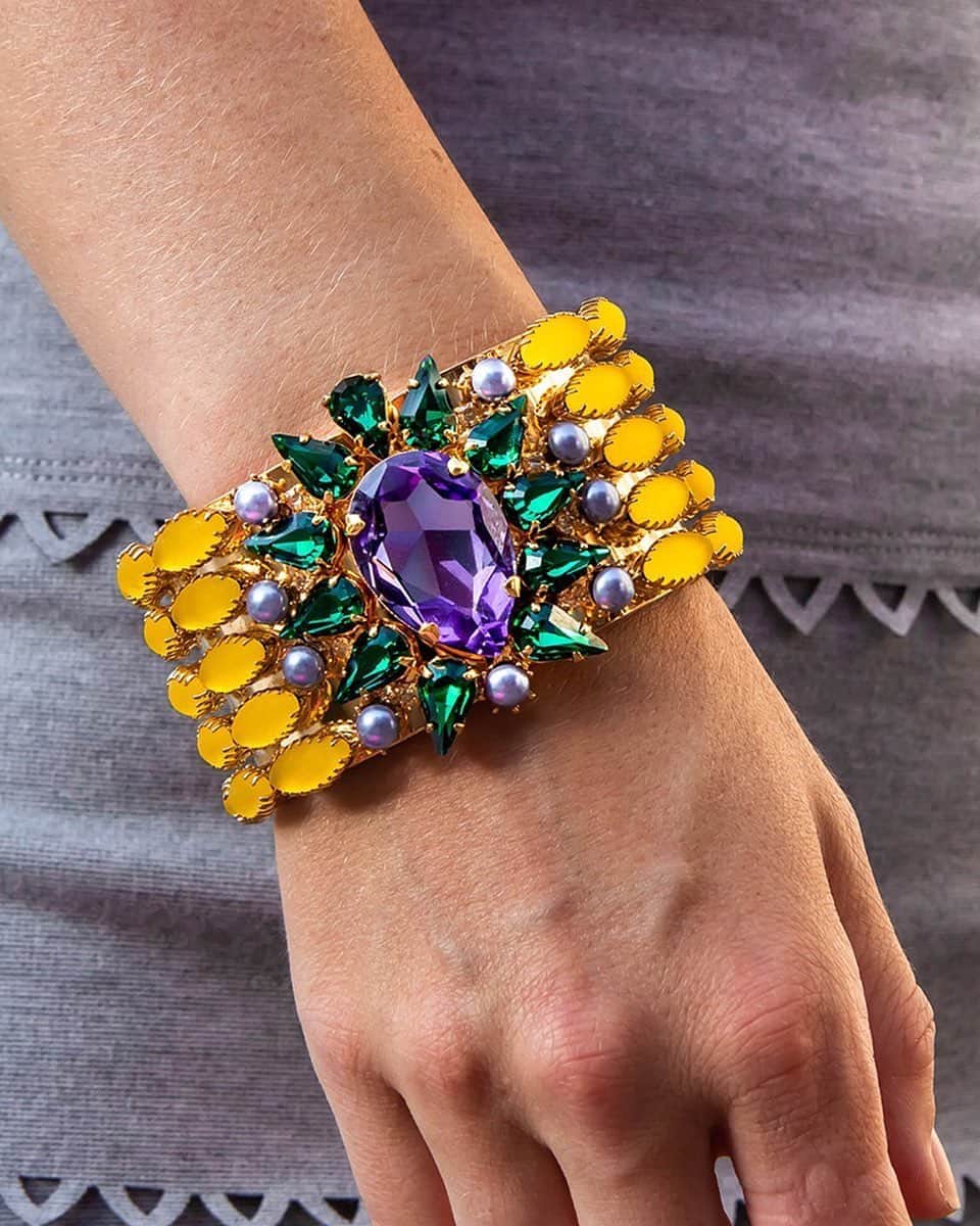 ロドリゴ ニューヨーク バイ ロドリゴ オタズさんのインスタグラム写真 - (ロドリゴ ニューヨーク バイ ロドリゴ オタズInstagram)「We just love our colorful Tesi bracelet 💛 How would you wear this beauty?  #otazu #rodrigootazu #colorful #swarovskicrystals」5月25日 0時53分 - otazujewelry