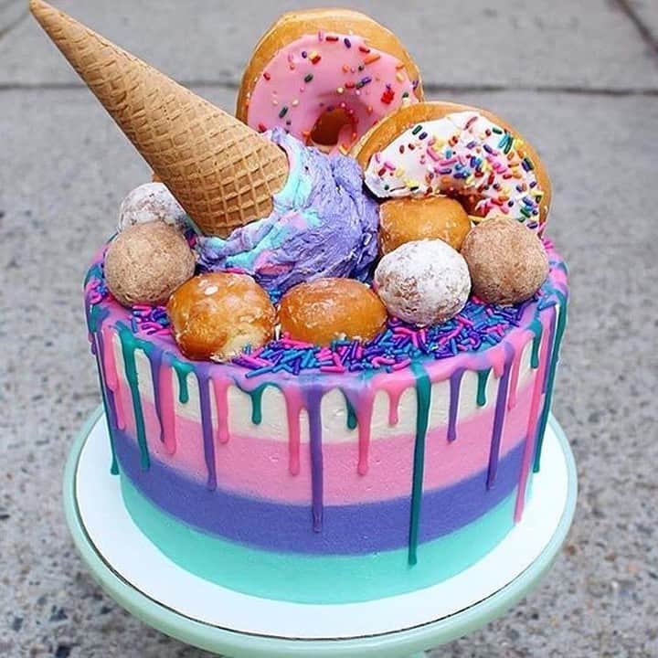 2.8 Milllon CAKESTERS!さんのインスタグラム写真 - (2.8 Milllon CAKESTERS!Instagram)「Pastel Rainbow Cake Topped with Ice Cream Cone and Donuts!⠀ .⠀ DOUBLE TAP if you would try this!⠀ -⠀ Cake by @chelsweets」5月25日 1時01分 - cakeguide