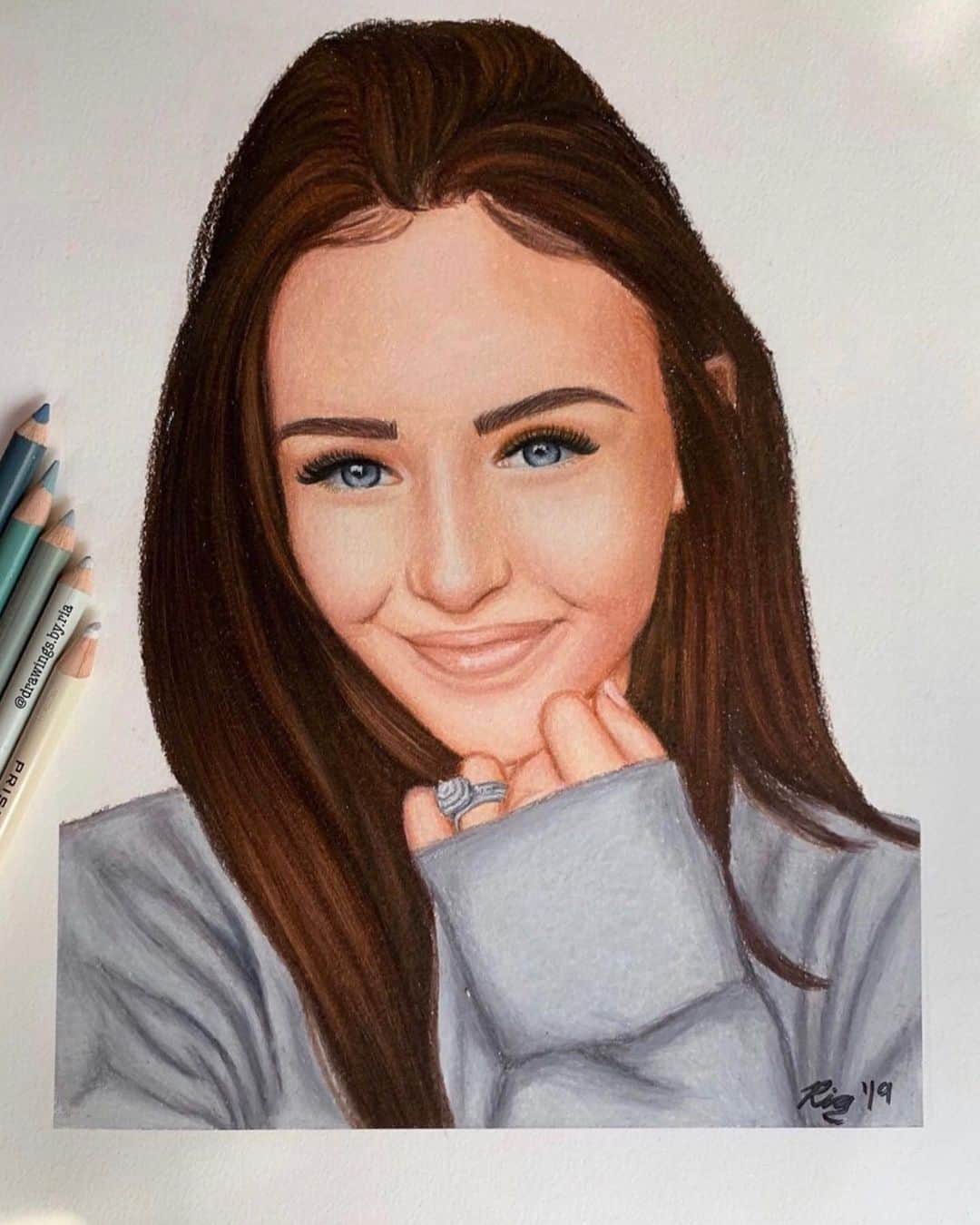 YouTubeさんのインスタグラム写真 - (YouTubeInstagram)「These colors are so soothing! In this week’s #YouTubeFanArt, @drawings.by.ria recreates a portrait of @jess.」5月25日 1時11分 - youtube