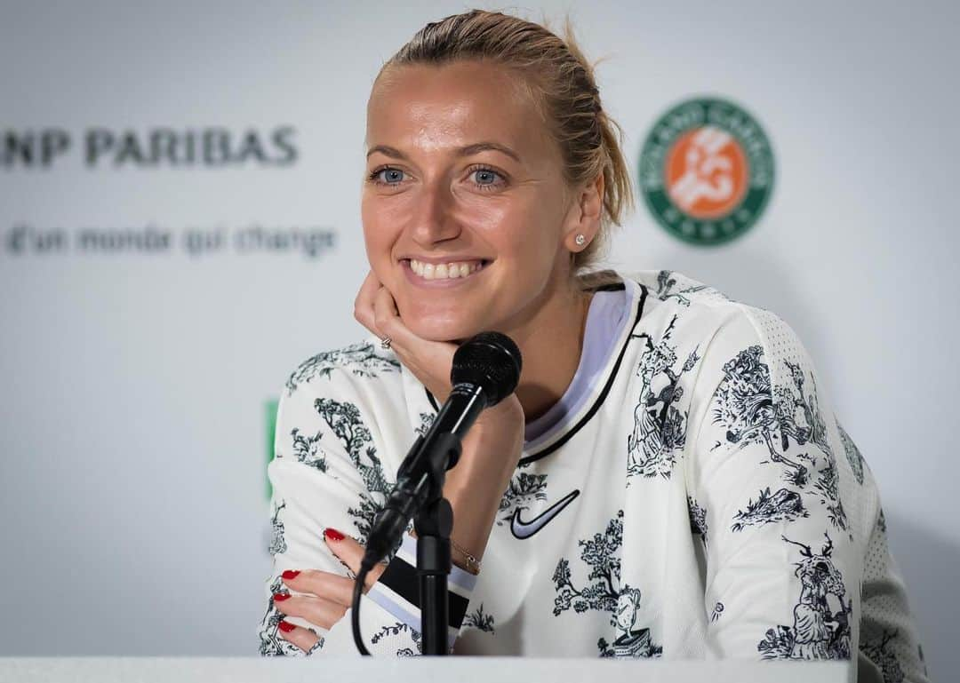 PetraKvitovaさんのインスタグラム写真 - (PetraKvitovaInstagram)「Trying to keep my press conferences funny 🎥😁 @rolandgarros」5月25日 1時18分 - petra.kvitova