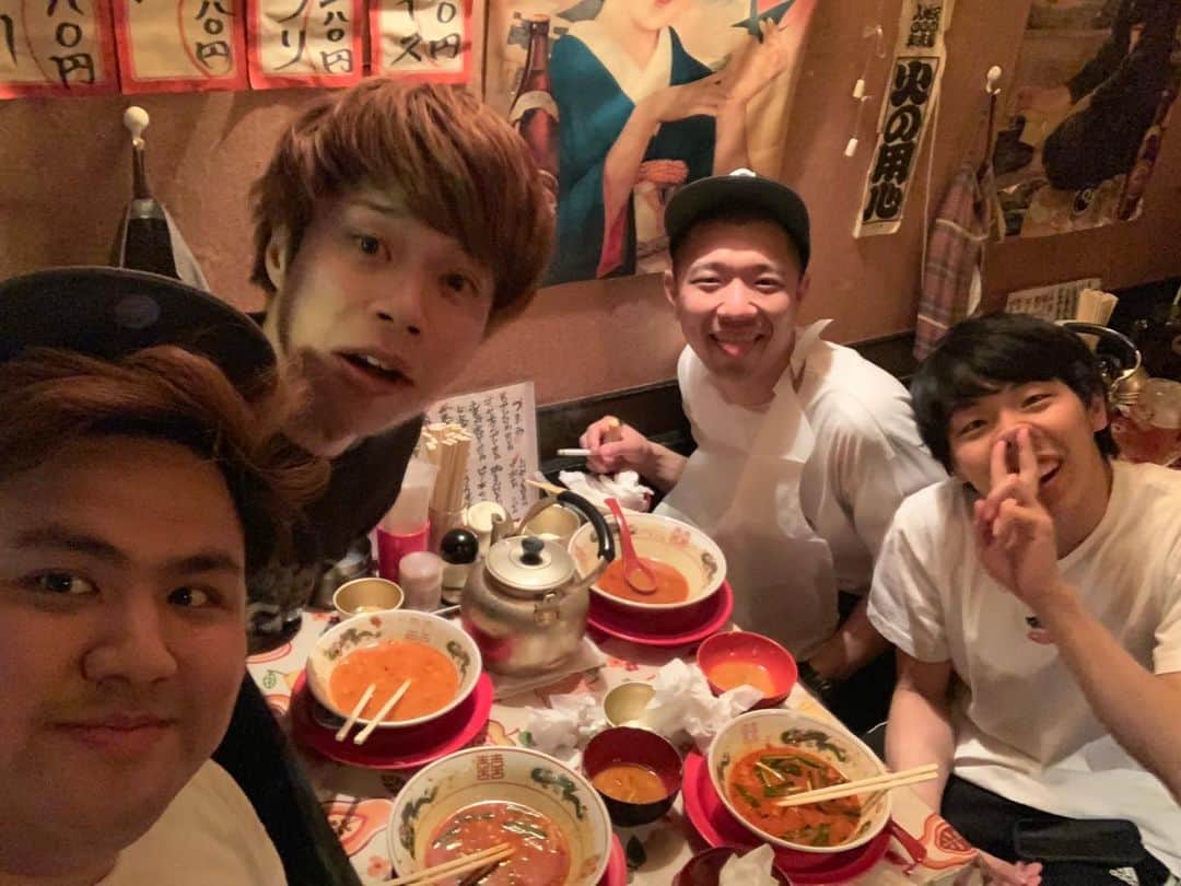 池田真一のインスタグラム：「変なライブしてた人達とたぶっちゃんからのスタバっちゃん！ この人達ライブ終わってもずっと変なことしてました！」