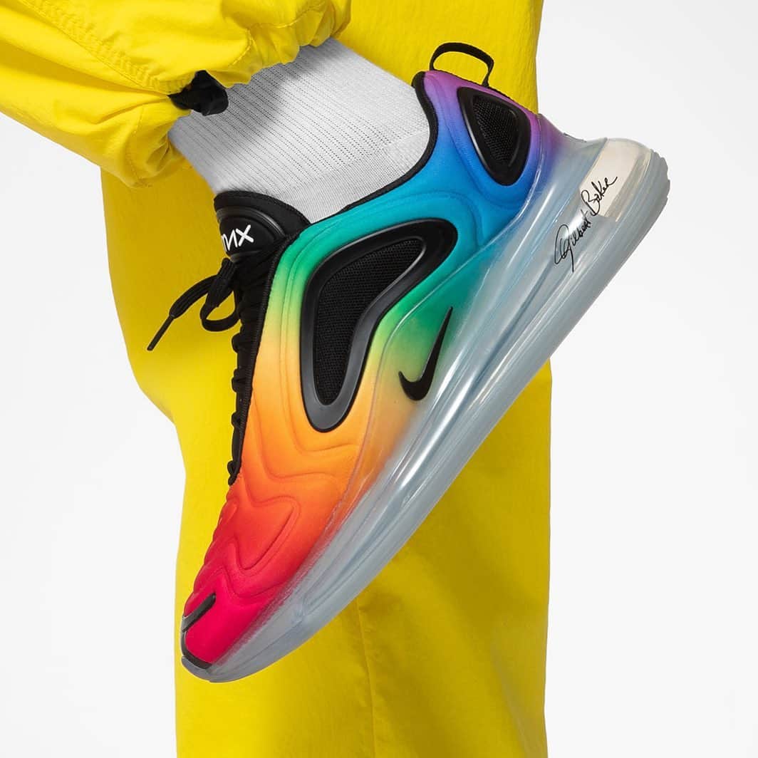 Sneaker Newsさんのインスタグラム写真 - (Sneaker NewsInstagram)「The Nike Air Max 720 BE TRUE celebrates Pride month by honoring Gilbert Baker’s rainbow flag. For a detailed look, tap the link in our bio.」5月25日 1時23分 - sneakernews