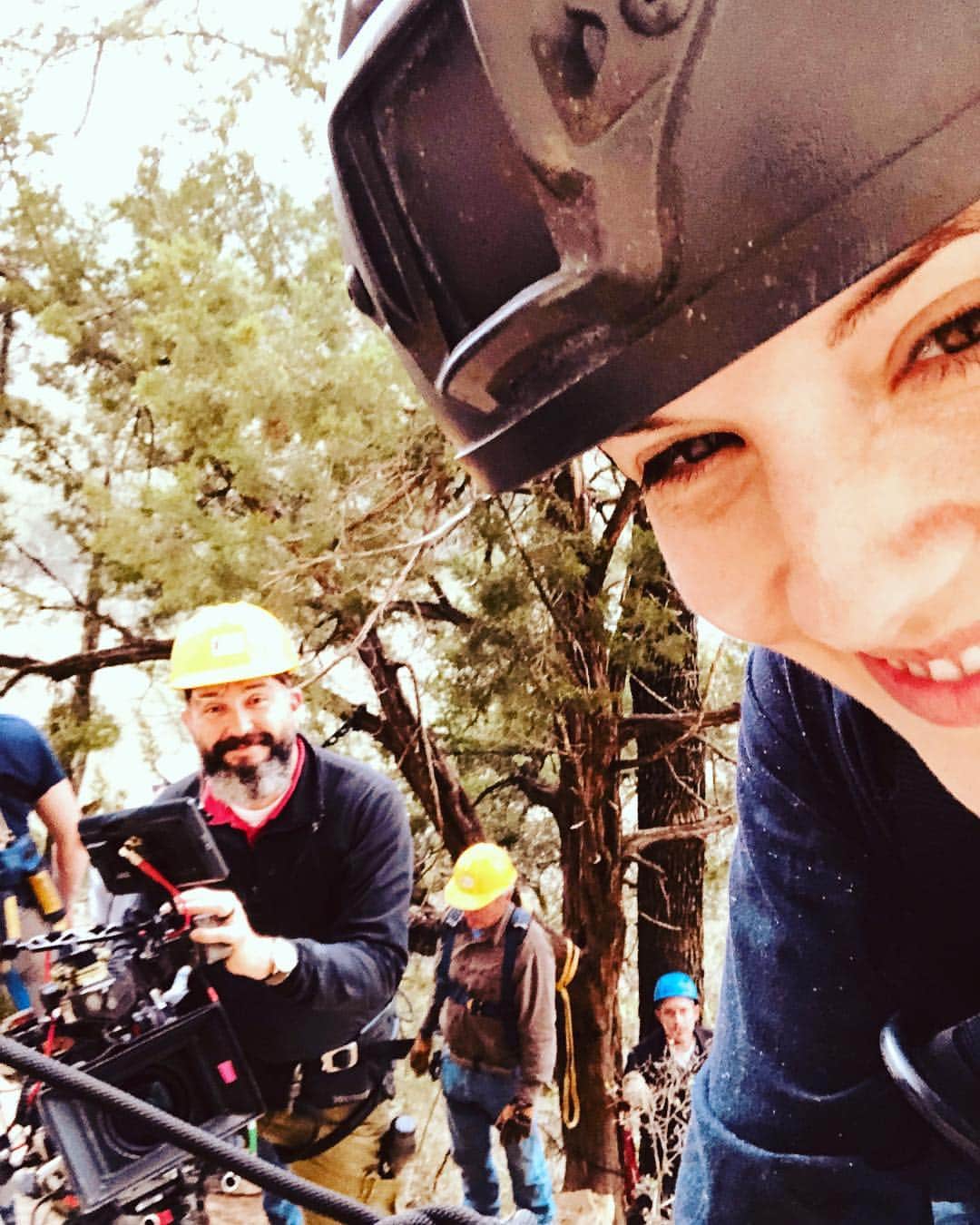 マギー・グレイスさんのインスタグラム写真 - (マギー・グレイスInstagram)「Climbing towards the holiday weekend with @steadijuan and our incredibly dedicated, hardworking, night-shoot-crushing crew. I mean, they push really heavy equipment to the top of a cliff, then all I’ve gotta do is hang off of it ? 🤷🏻‍♀️ 🍰」5月25日 1時27分 - maggiegrace