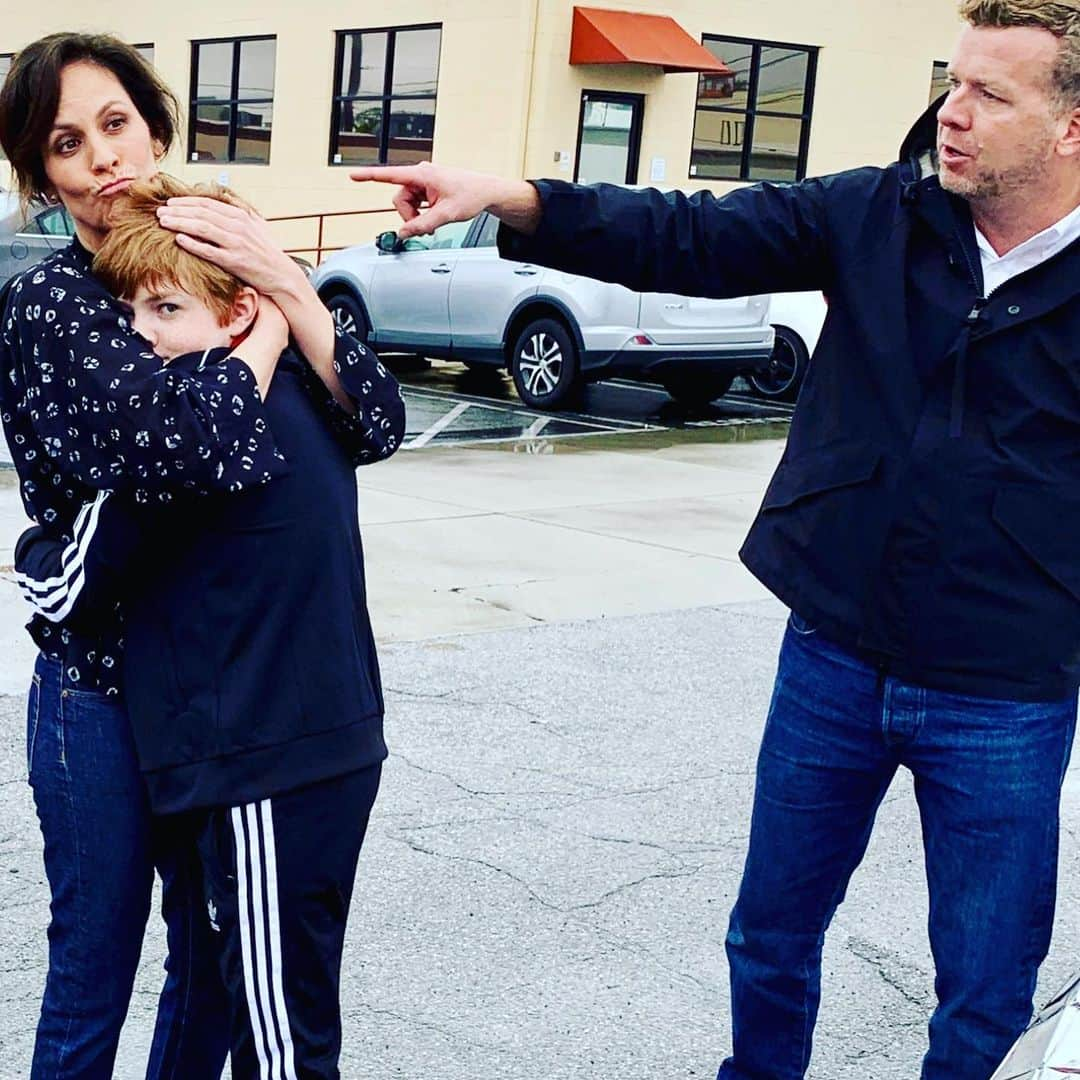 アナベス・ギッシュさんのインスタグラム写真 - (アナベス・ギッシュInstagram)「BTS @rimoftheworldmovie wherein @mcgfilm directs me & @realjackgore in the art of momma/son hugs 🤗 Clearly I needed some coaching;) Movie streams today on @netflix 😍👍🏻👏🏻#rimoftheworld #netflix」5月25日 1時32分 - annabeth_gish