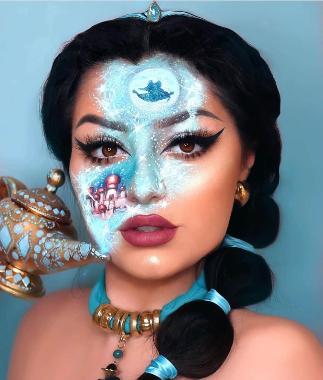 Jeffree Star Cosmeticsさんのインスタグラム写真 - (Jeffree Star CosmeticsInstagram)「If you had three wishes, what would they be? 💙 Makeup goddess @sarinanexie transformed herself using our #MagicStar setting powder in Fair, #NorthernLights palette ✨ anddd our #velourliquidlipstick shade ‘Breakfast At Tiffany’s’ for details 💎 #jeffreestarcosmetics #aladdin」5月25日 1時43分 - jeffreestarcosmetics