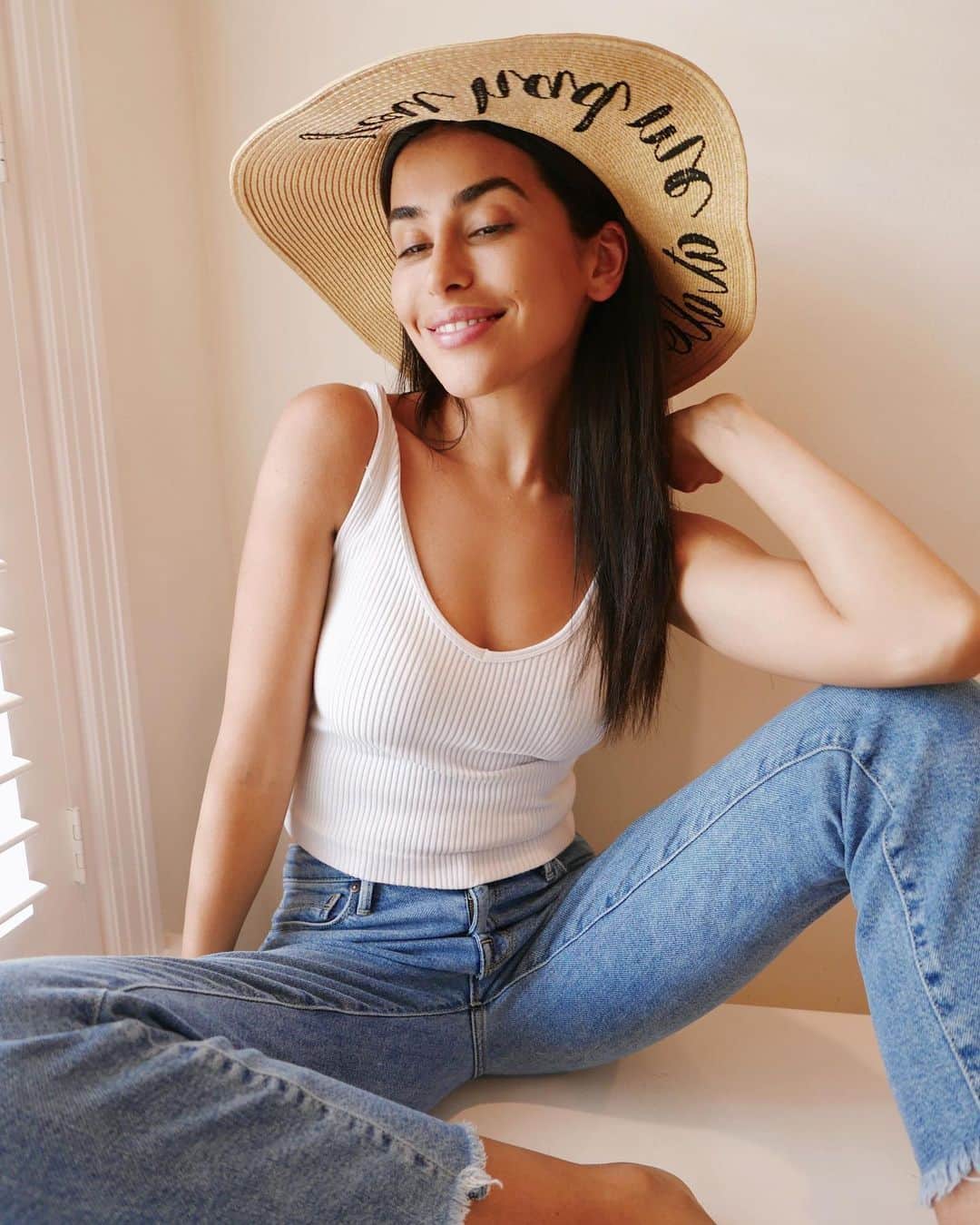 Sazan Hendrixさんのインスタグラム写真 - (Sazan HendrixInstagram)「These might be the only clothes I have left that I haven’t packed lol…letting y’all in on my Memorial Day plans today on the blog, and catching you up on life. One thing I won’t forget to pack will be my @Olay Regenerist Whip SPF 25 because that Texas sun don’t PLAY 😅 #linkinbio #OlaySun #FaceAnything #ad #sazantravels」5月25日 1時44分 - sazan