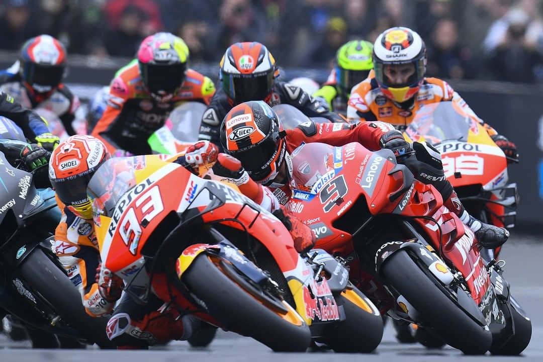 MotoGPさんのインスタグラム写真 - (MotoGPInstagram)「The pack 😍 // #FrenchGP 🇫🇷 #MotoGP #Motorcycle #Racing #Motorsport」5月25日 1時45分 - motogp