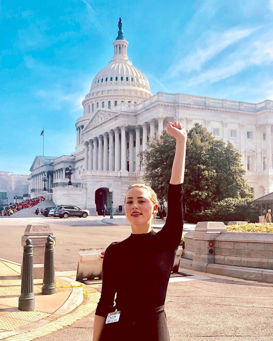 アンバー・ハードさんのインスタグラム写真 - (アンバー・ハードInstagram)「Outside Capitol Hill after meeting with representatives @jackiespeier and @repjohnkatko who have just introduced the #shieldact to help protect victims of “revenge porn”. I’m so proud to be working with Holly Jacobs and Dr. Mary Anne Franks of @ccrinitiative because nobody’s life should be destroyed by the devastating consequences of non consensual distribution of private images.」5月25日 1時53分 - amberheard