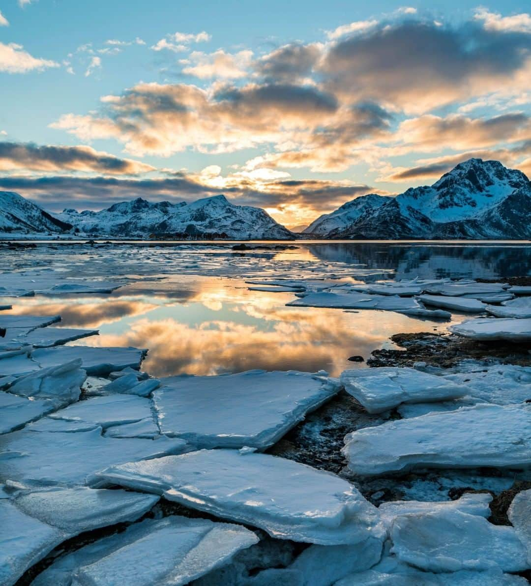 Lonely Planetさんのインスタグラム写真 - (Lonely PlanetInstagram)「This weekend's #lpinstatakeover comes to you from #lpPathfinders member @michaelpetrick91, who will be sharing images from his recent trip to #Norway's Lofoten Islands. – 'This archipelago has risen in popularity in recent years, especially with photographers, due to the beautiful and unique landscape. This is also one of the best places in the world to go Northern Lights hunting. Most people wouldn’t imagine that a place 100 miles north of the Arctic Circle would be good for a  vacation, but I think these pictures could change anyone’s mind. I hope you enjoy!' – @michaelpetrick91 -- Keep an eye on our feed this weekend for more Lofoten frames!」5月25日 2時00分 - lonelyplanet