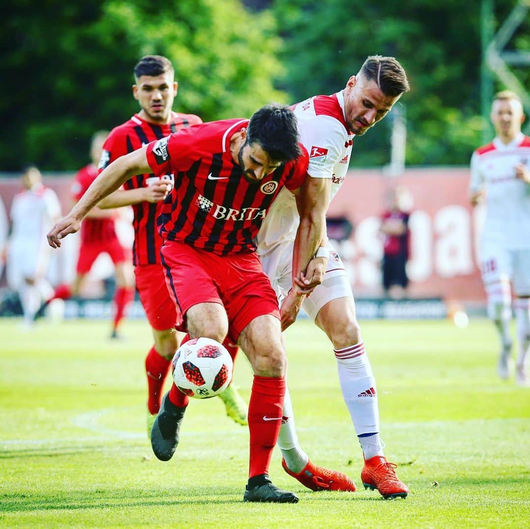 のインスタグラム：「HALBZEIT ‼️ Unsere #Schanzer gehen mit einer Führung in die Pause 💪🔥⚽️ . . . #SVWWFCI #totgesagtelebenlänger #Zamrückrunde #UnsereSchanz #gemeinsam #Relegation #Endspiel #Ingolstadt #Wiesbaden #WehenWiesbaden #FCI #football #fussball #soccer #team #hope #ZweiteLiga #kämpfen #fight #today #now #allornothing #together #FCI #Auswärtsspiel #BRITAArena #football #fussball #Halbzeit #halftime」