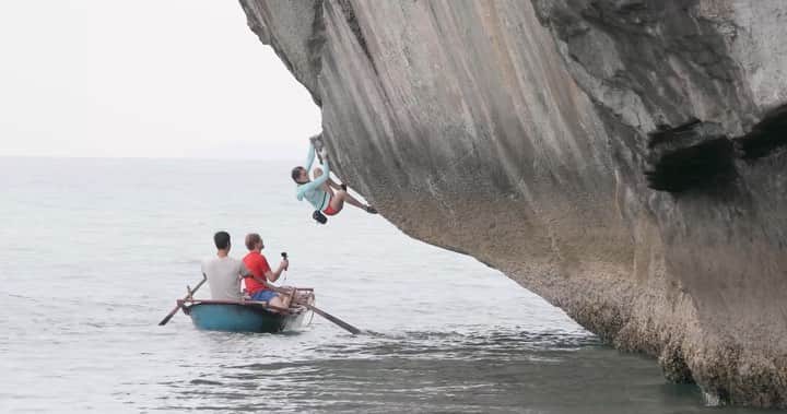マウンテンハードウェアのインスタグラム：「Don’t miss the trailer for “Deep Water,” a short film about @kyra_condie and @timemmett climbing in Ha Long Bay, Vietnam. Link in bio. 🎥: @louderthan11.」