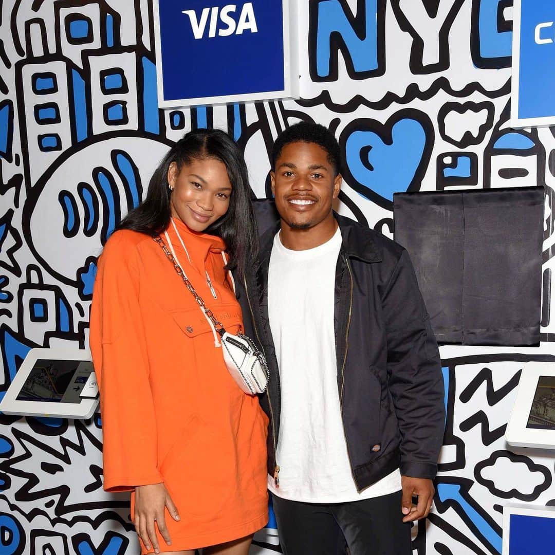 シャネル・イマンのインスタグラム：「Mom & dad's night on the town ❤️🗽 Thanks to @Visa_us and Chase for having us! #VisaAmbassador Tapping to pay is going to make this busy working mom's life so much easier. Thanks for the chance to try it out, Visa」