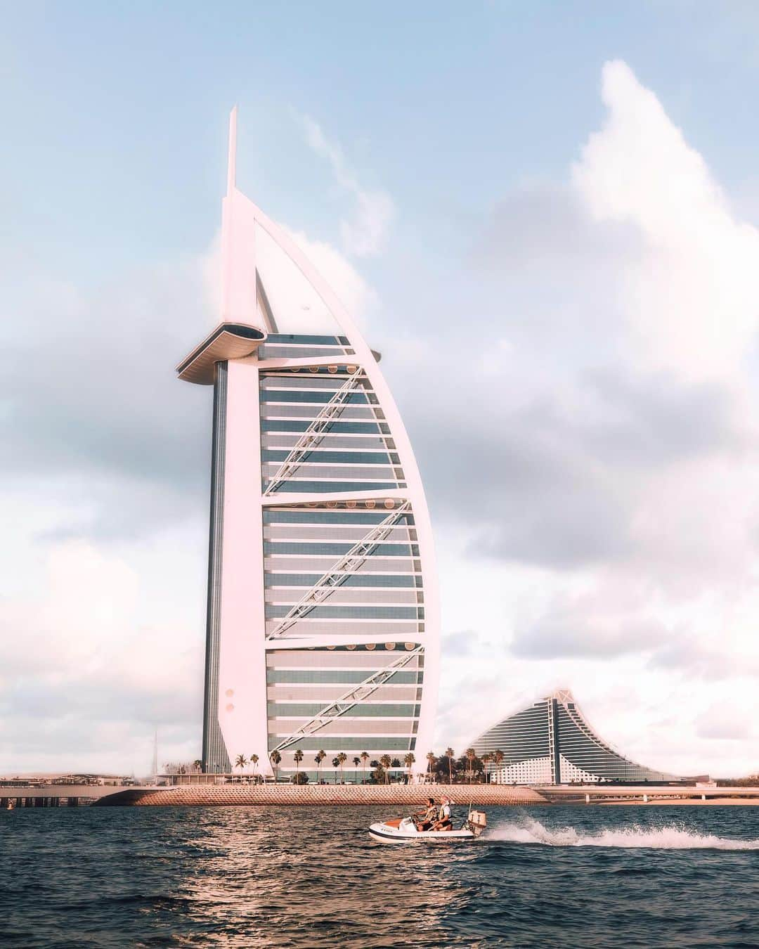 BEAUTIFUL HOTELSさんのインスタグラム写真 - (BEAUTIFUL HOTELSInstagram)「Just as iconic by day, the Burj Al Arab's sail shaped silhouette cannot be missed! Our favorite view of the hotel, by HERO boat on the gulf! You can captain your own boat to see any view of the Burj Al Arab you want. (In partnership with @visit.dubai , @hero_dubai 📍: Burj Al Arab Jumeirah, @burjalarab )」5月25日 2時38分 - beautifulhotels