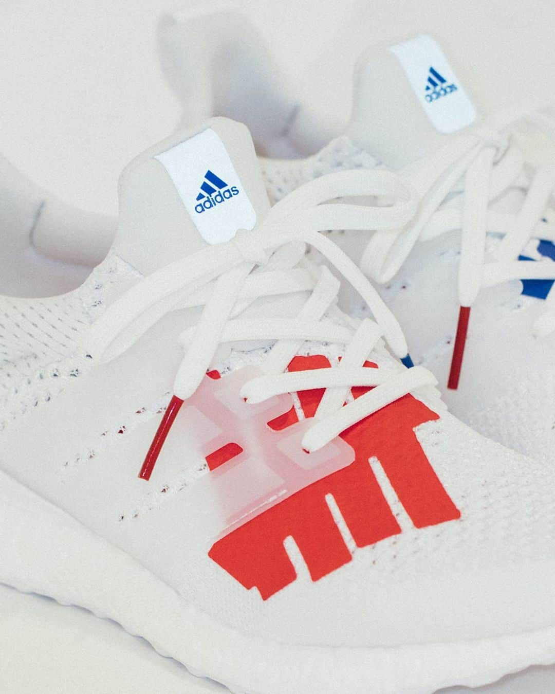 UNDFTDさんのインスタグラム写真 - (UNDFTDInstagram)「Made for summer -- The second iteration of the adidas Ultraboost 1.0 UNDEFEATED features oversized rubberized 5 strike logos, reflective 3M tongue branding, perforated jersey mesh ankle collars, a translucent cage and American flag heel tabs. adidas Ultraboost 1.0 UNDEFEATED “Stars and Stripes” // Available now exclusively at All Undefeated Chapter Stores and Undefeated.com」5月25日 2時42分 - undefeatedinc