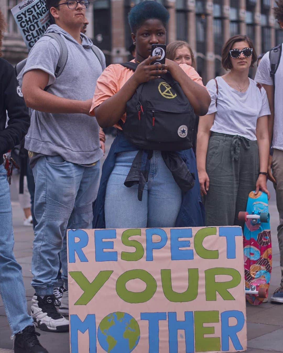 Dazed Magazineさんのインスタグラム写真 - (Dazed MagazineInstagram)「THERE IS N🌎 PLANET B 😢 swipe ➡️ for more scenes from the massive #ClimateStrike in London earlier today where countless young activists joined school strikes to put pressure on our government to do something about #ClimateChange. 📷 @patrickheardman  #FridaysForFuture #SchoolStrikeForClimate #OnTheGround」5月25日 2時43分 - dazed