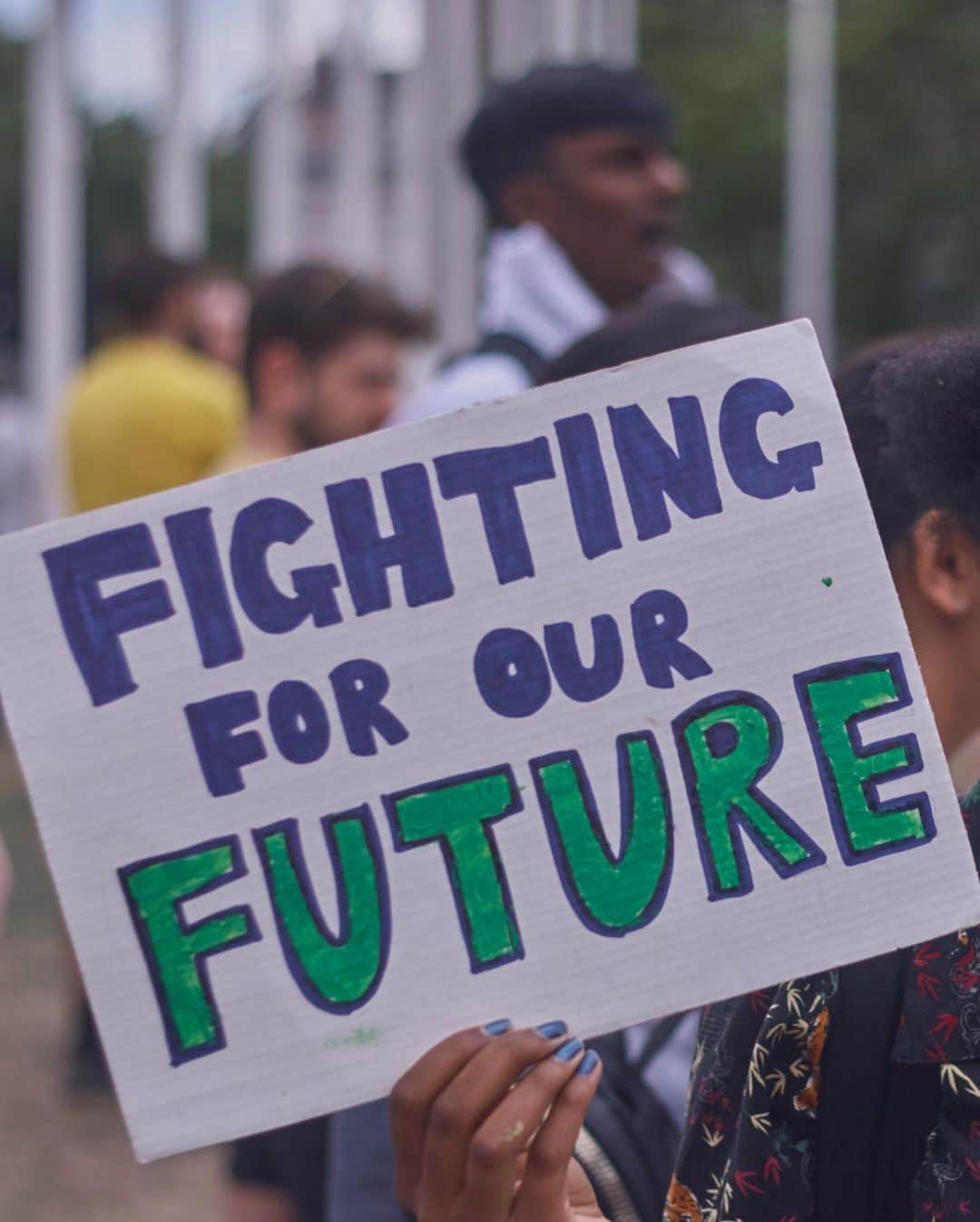 Dazed Magazineさんのインスタグラム写真 - (Dazed MagazineInstagram)「THERE IS N🌎 PLANET B 😢 swipe ➡️ for more scenes from the massive #ClimateStrike in London earlier today where countless young activists joined school strikes to put pressure on our government to do something about #ClimateChange. 📷 @patrickheardman  #FridaysForFuture #SchoolStrikeForClimate #OnTheGround」5月25日 2時43分 - dazed